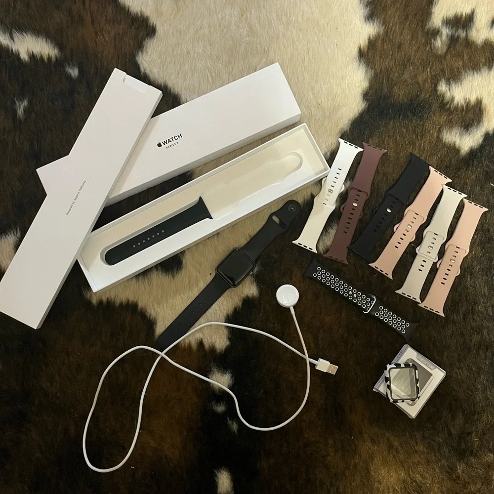 Apple Watch Series 3 42mm - Picture 1 of 5